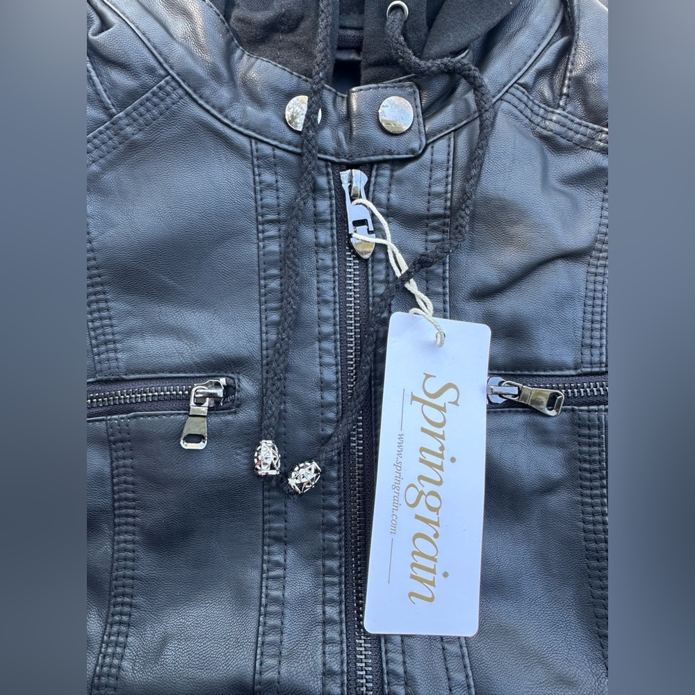 Sleek Black Leather Jacket with Hood and Zipper - Picture 9 of 10